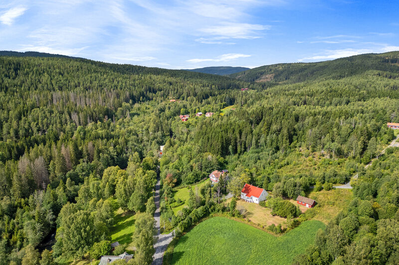 Her vil du bo i idylliske og naturskjønne omgivelser, samtidig som Oslo sentrum kun er 20 minutters kjørsel unna.